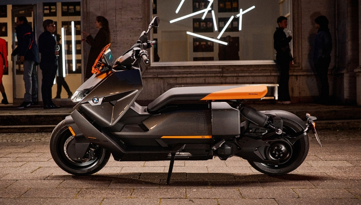 BMW CE 04