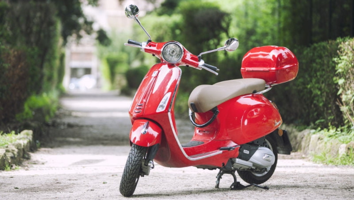 Vespa 125 Scooter