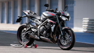 Triumph Street Triple RS: A Powerful Streetfighter That Blends Performance and  Style