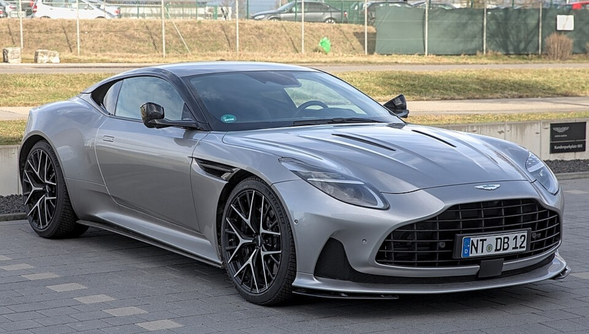 Aston Martin DB12