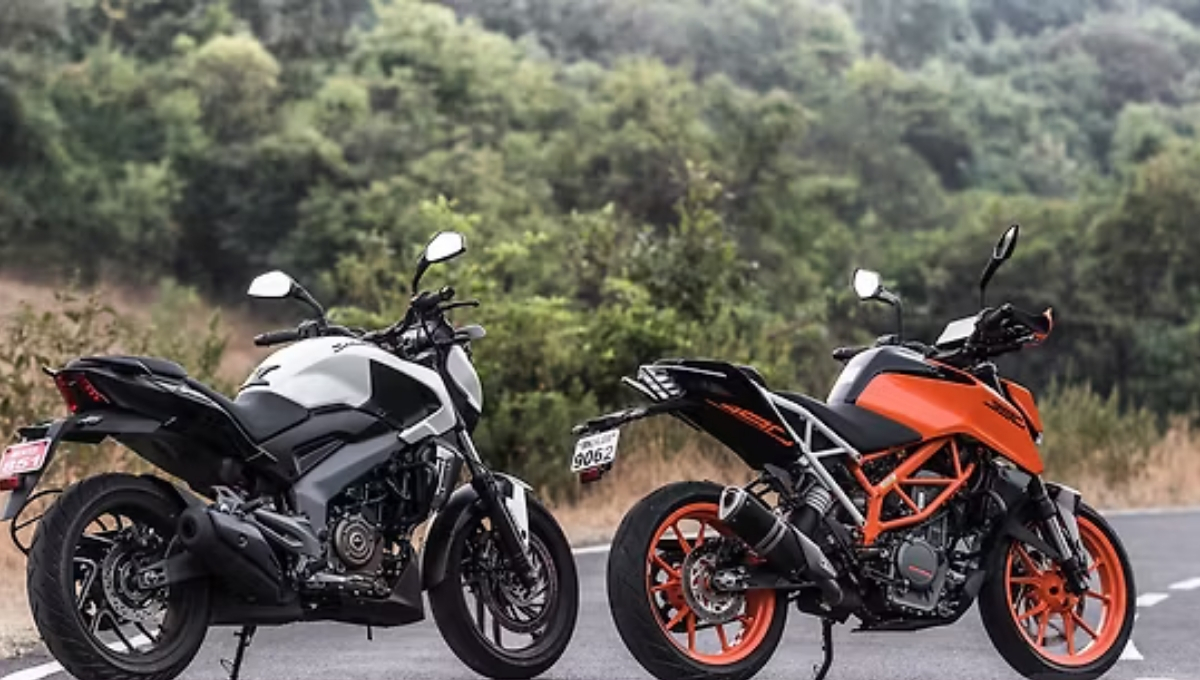 KTM Duke 390 vs Bajaj Dominar 400