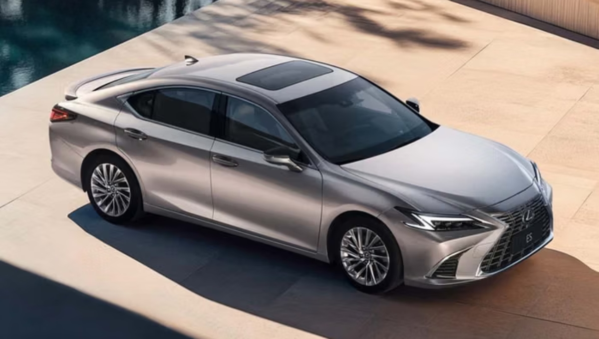 Lexus ES 2025: 2487cc engine, 12.3" touchscreen and smart features for just ₹XX lakh