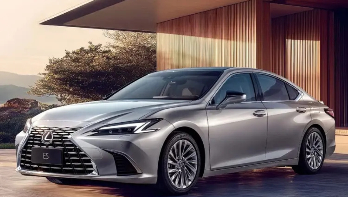 Lexus ES 2025: 2487cc engine, 12.3" touchscreen and smart features for just ₹XX lakh