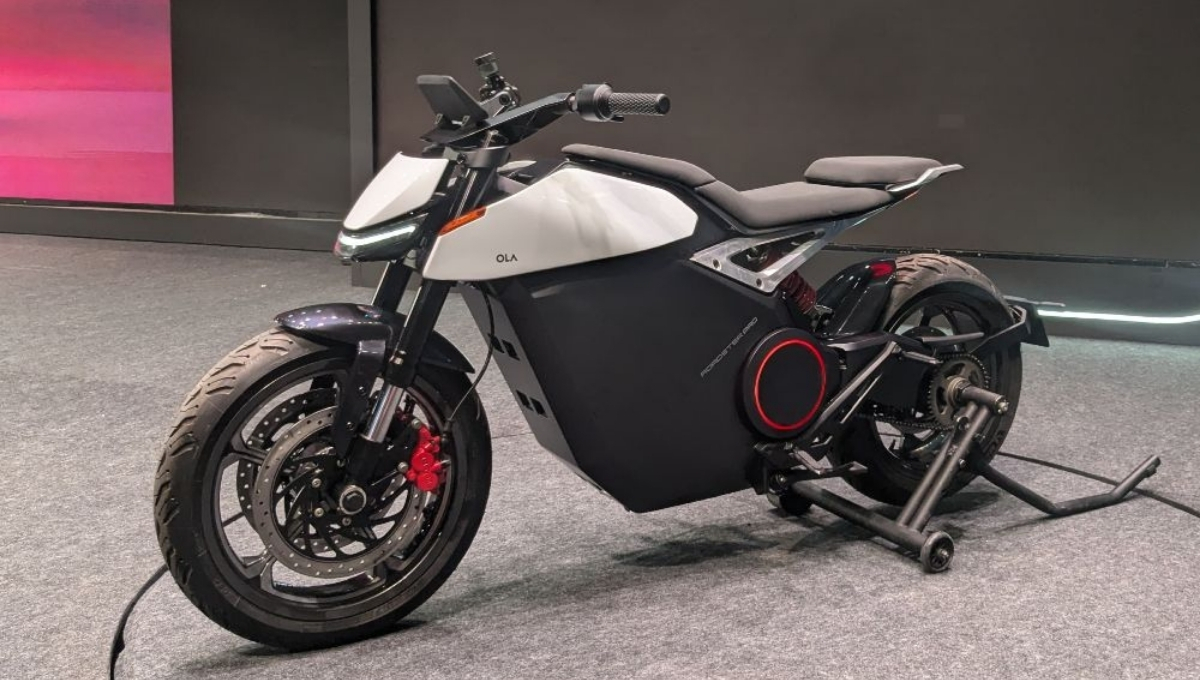 OLA Roadster 2025: a stylish electric street bike with multiple variants, ABS, smooth performance, and smart features