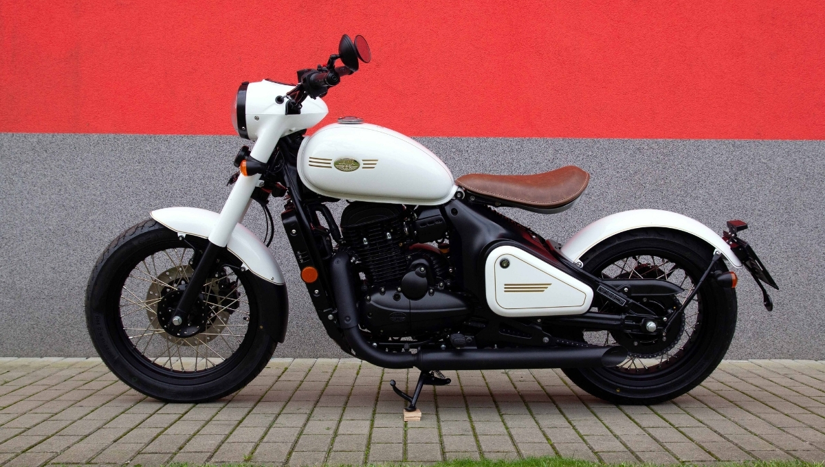 Jawa Perak 2025 Review: Classic Cruiser Bike Price, Specs, Features, Performance